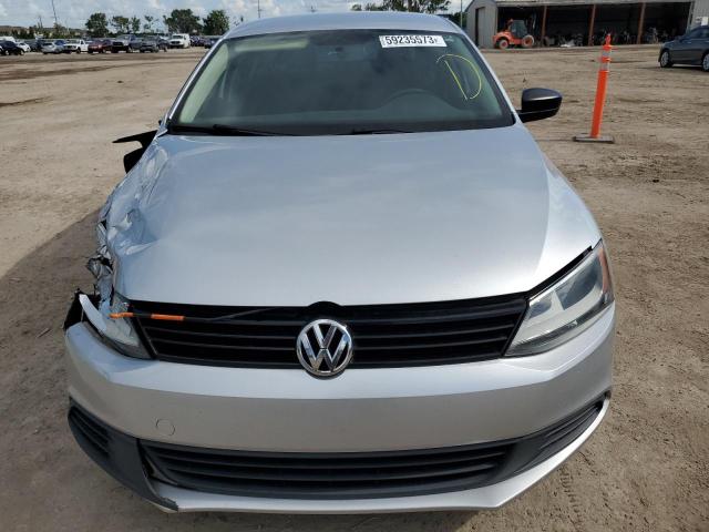 3VW2K7AJXEM325274 - 2014 VOLKSWAGEN JETTA BASE 银色 照片 5