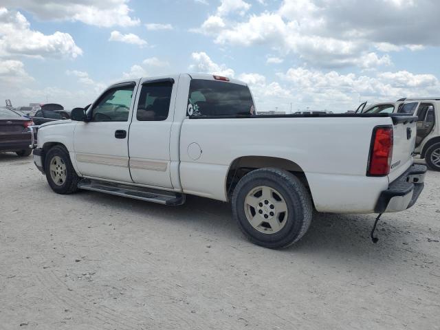 2GCEC19T151265683 - 2005 CHEVROLET SILVERADO C1500 WHITE photo 2