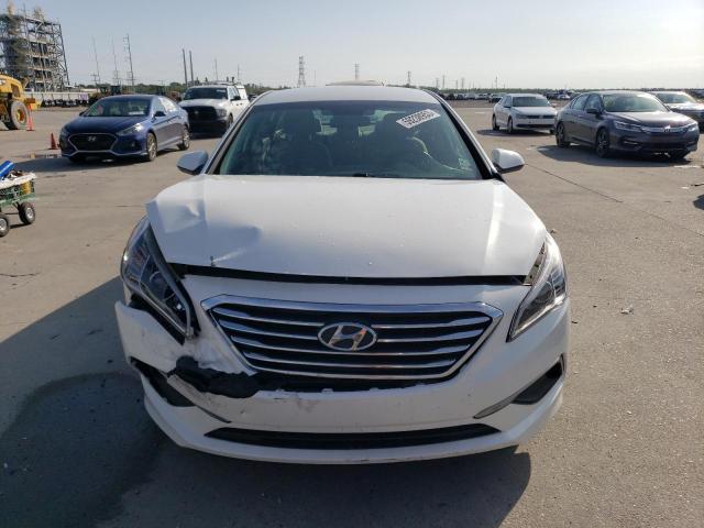 5NPE24AF5HH446248 - 2017 HYUNDAI SONATA SE WHITE photo 5