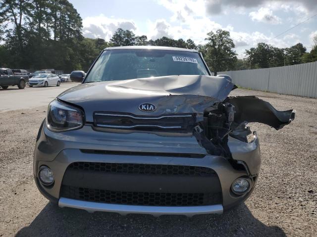 KNDJP3A59H7471417 - 2017 KIA SOUL + GRAY photo 5