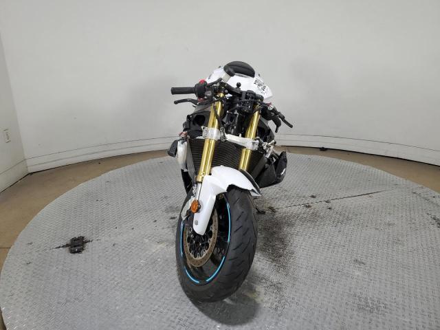 JS1GR7MA5L7100360 - 2020 SUZUKI GSX-R750 WHITE photo 2