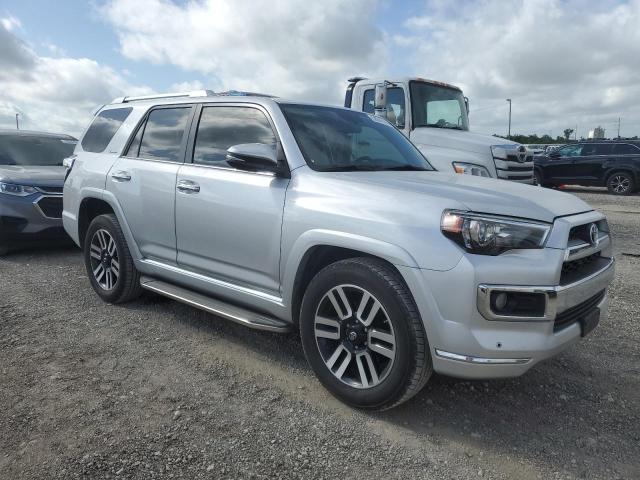 JTEZU5JR4J5179231 - 2018 TOYOTA 4RUNNER SR5 SILVER photo 4