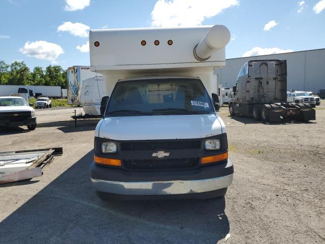 1GB6GVCG2H1239474 - 2017 CHEVROLET EXPRESS G4 WHITE photo 5