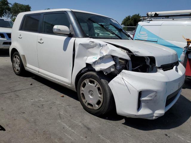 JTLZE4FE5B1137455 - 2011 TOYOTA SCION XB WHITE photo 4