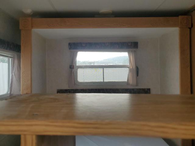 4YDT37D2917301932 - 2001 KEYSTONE HORNET WHITE photo 6