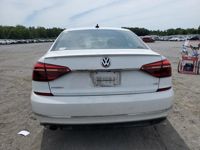 1VWDT7A38HC080634 - 2017 VOLKSWAGEN PASSAT R-LINE أبيض صورة 6