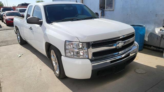 1GCRCREAXBZ245567 - 2011 CHEVROLET SILVERADO C1500  LS WHITE photo 1