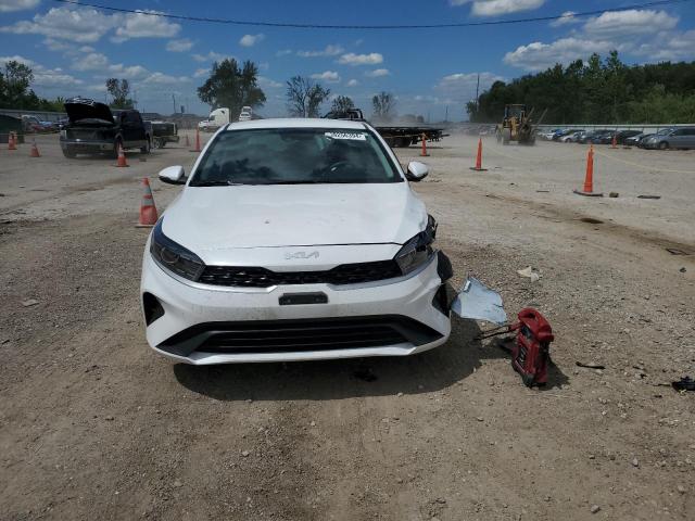 3KPF24AD5RE703224 - 2024 KIA FORTE LX WHITE photo 5