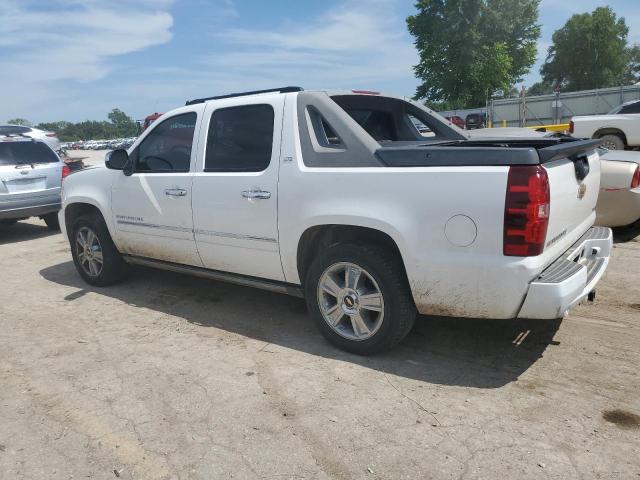 3GNNCGE0XAG138213 - 2010 CHEVROLET AVALANCHE LTZ WHITE photo 2