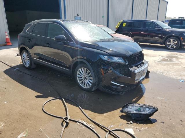 5LMCJ1C94KUL26365 - 2019 LINCOLN MKC BLACK photo 4