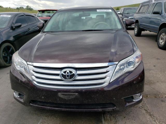 4T1BK3DB4CU469603 - 2012 TOYOTA AVALON BASE 紫色 照片 5
