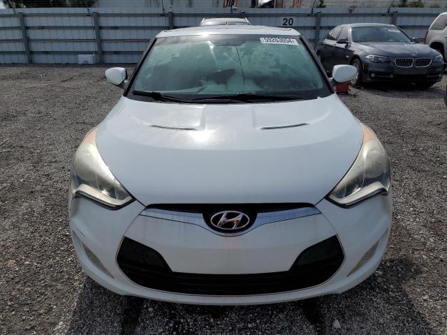 KMHTC6AD4FU226841 - 2015 HYUNDAI VELOSTER WHITE photo 5