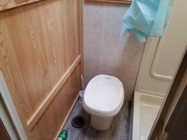 4YDF27R2324452115 - 2002 KEYSTONE TRAILER WHITE photo 8