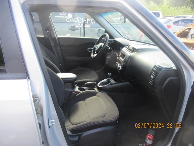 KNDJN2A28G7842846 - 2016 KIA SOUL SILVER photo 6