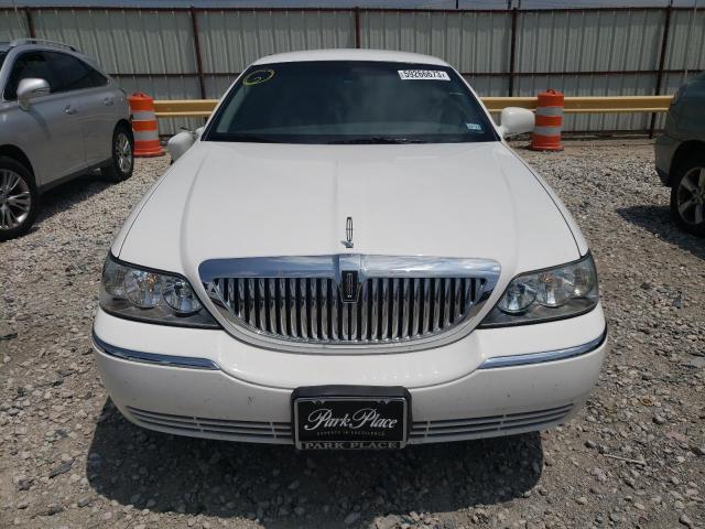 2LNHM82V09X621280 - 2009 LINCOLN TOWN CAR SIGNATURE LIMITED WHITE photo 5