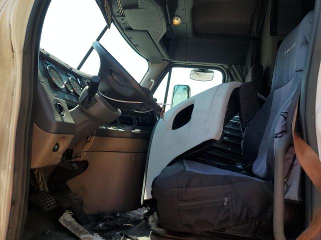 1FUJGLDV0ELFS4757 - 2014 FREIGHTLINER CASCADIA 1 WHITE photo 5