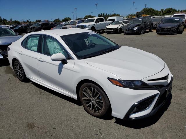 4T1G11AK1PU763998 - 2023 TOYOTA CAMRY SE NIGHT SHADE WHITE photo 4