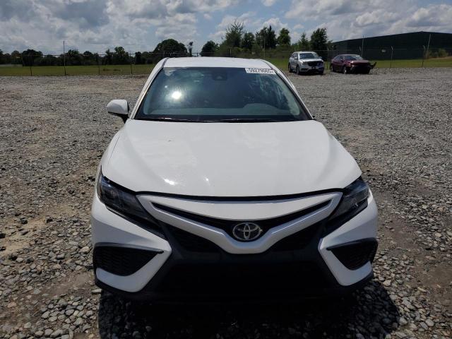4T1T11AK6PU781847 - 2023 TOYOTA CAMRY SE NIGHT SHADE WHITE photo 5