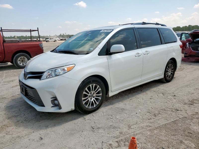 2020 TOYOTA SIENNA XLE, null