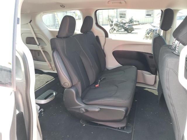 2C4RC1AGXJR292005 - 2018 CHRYSLER PACIFICA L SILVER photo 10