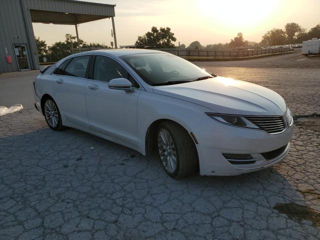 3LN6L2G96DR822806 - 2013 LINCOLN MKZ WHITE photo 4