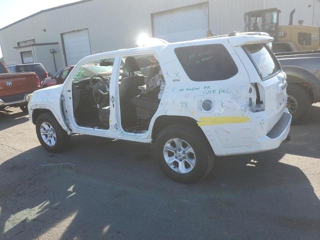 JTEBU5JR1J5575022 - 2018 TOYOTA 4RUNNER SR5/SR5 PREMIUM Белый фото 2