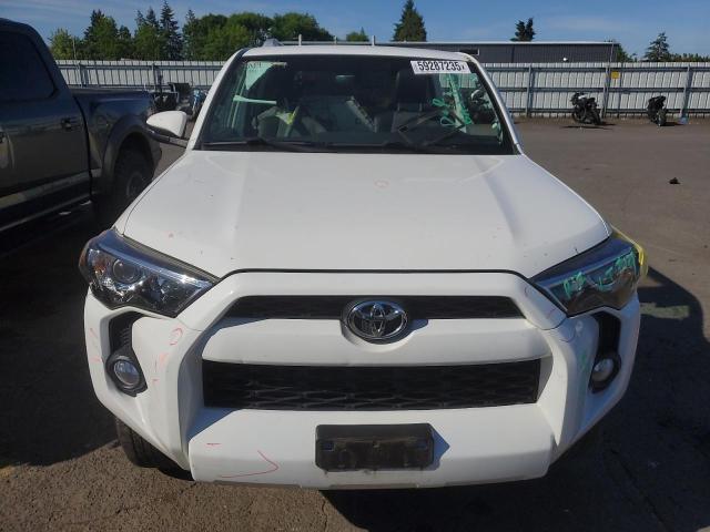 JTEBU5JR1J5575022 - 2018 TOYOTA 4RUNNER SR5/SR5 PREMIUM Белый фото 5