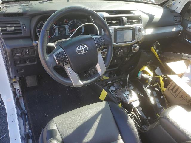 JTEBU5JR1J5575022 - 2018 TOYOTA 4RUNNER SR5/SR5 PREMIUM Белый фото 8