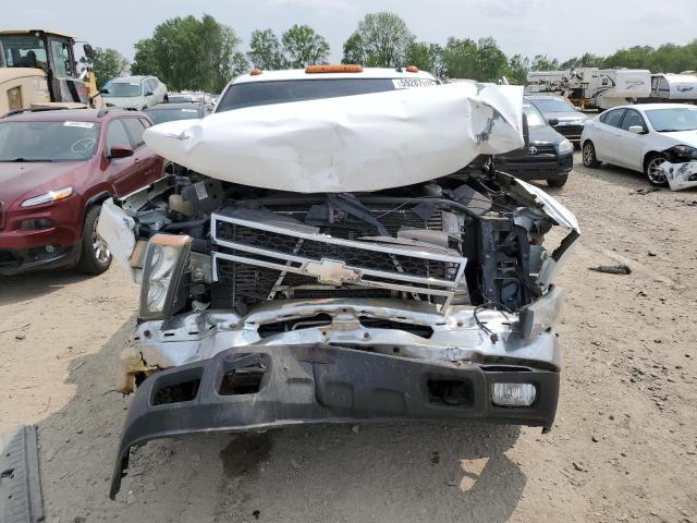 1GCHK23D96F230407 - 2006 CHEVROLET SILVERADO K2500 HEAVY DUTY WHITE photo 5