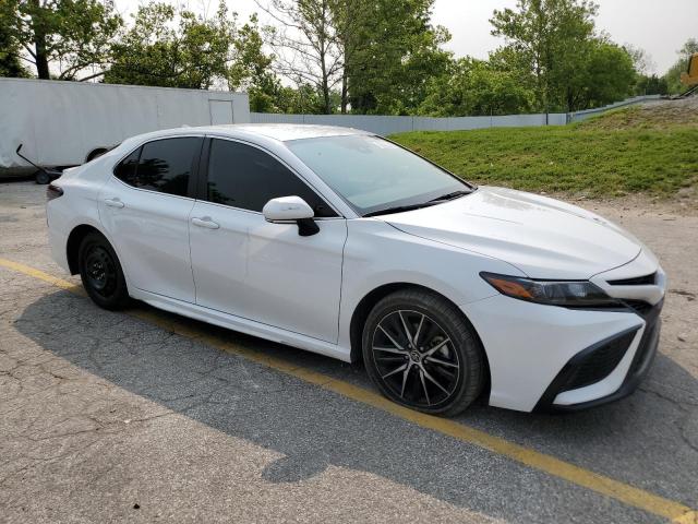 4T1G11AK3RU865144 - 2024 TOYOTA CAMRY SE NIGHT SHADE WHITE photo 4