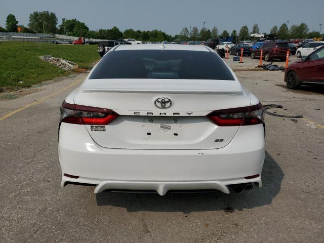 4T1G11AK3RU865144 - 2024 TOYOTA CAMRY SE NIGHT SHADE WHITE photo 6