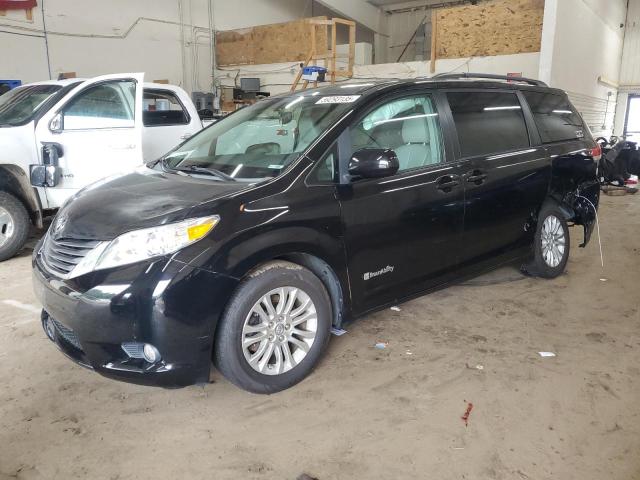 2013 TOYOTA SIENNA XLE, null