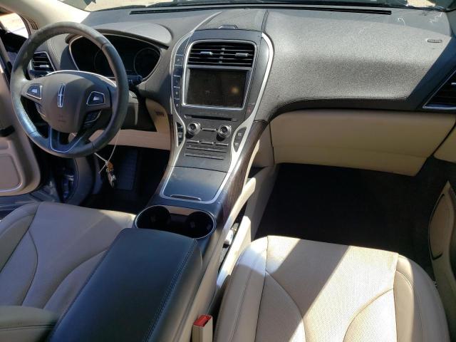 2LMPJ8LR9JBL19580 - 2018 LINCOLN MKX RESERVE Blau Foto 8