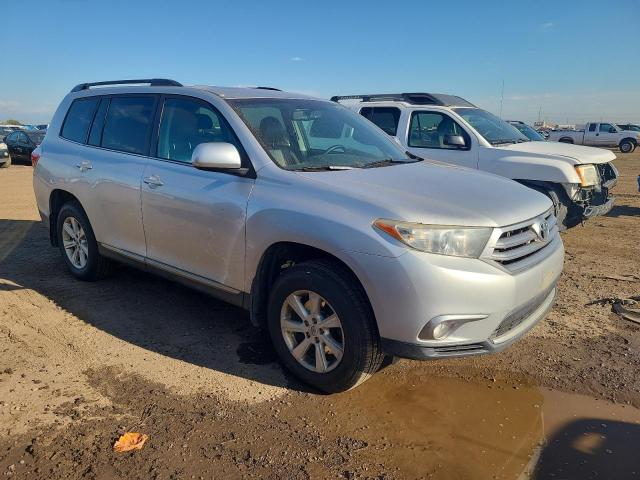 5TDBK3EH6DS202265 - 2013 TOYOTA HIGHLANDER BASE SILVER photo 4