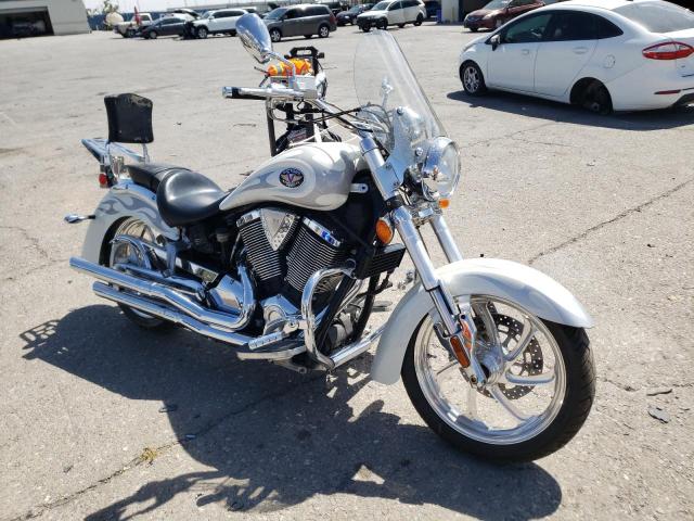 5VPCB16D953011772 - 2005 VICTORY MOTORCYCLES KINGPIN 白色 照片 1