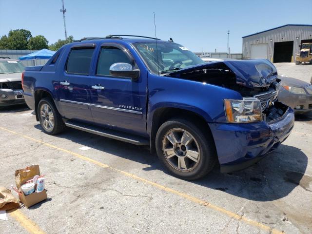 3GNTKGE75DG314225 - 2013 CHEVROLET AVALANCHE LTZ BLUE photo 4