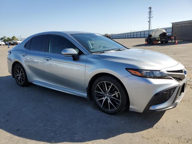 4T1T11BKXPU093235 - 2023 TOYOTA CAMRY SE NIGHT SHADE SILVER photo 4
