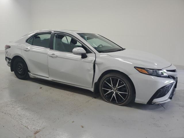 4T1G11AKXPU168521 - 2023 TOYOTA CAMRY SE NIGHT SHADE GRAY photo 4