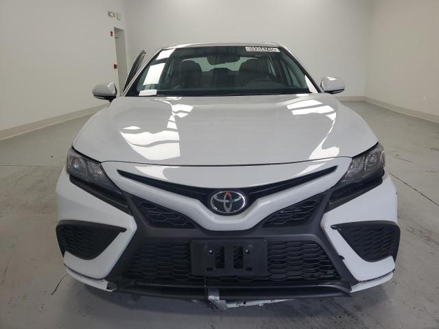 4T1G11AKXPU168521 - 2023 TOYOTA CAMRY SE NIGHT SHADE GRAY photo 5