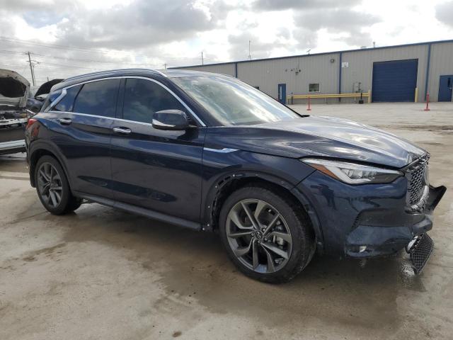 3PCAJ5DA6MF106137 - 2021 INFINITI QX50 SENSORY BLUE photo 4