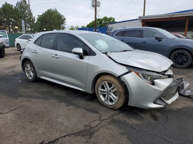 JTND4MBE6M3121945 - 2021 TOYOTA COROLLA SE SILVER photo 4