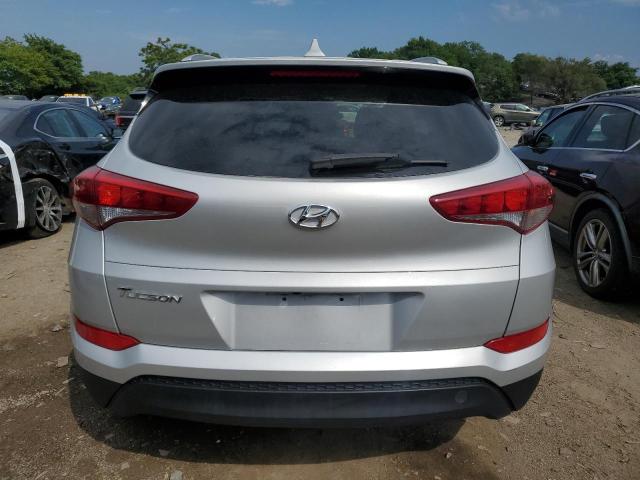 KM8J33A4XJU710656 - 2018 HYUNDAI TUCSON SEL SILVER photo 6