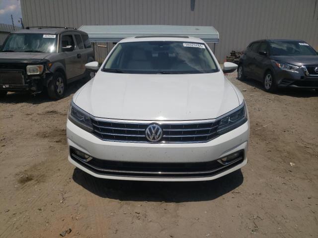 1VWBA7A37JC040046 - 2018 VOLKSWAGEN PASSAT SE WHITE photo 5