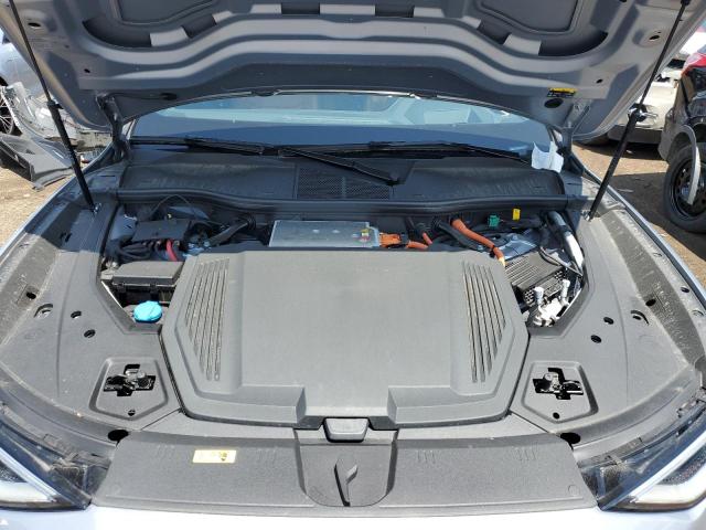 WA13AAGE4NB025989 - 2022 AUDI E-TRON SPORTBACK PRESTIGE SILVER photo 12