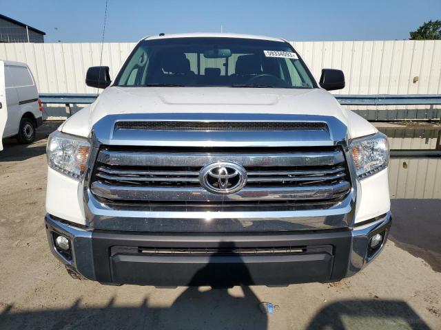 5TFUY5F16HX661705 - 2017 TOYOTA TUNDRA DOUBLE CAB SR/SR5 WHITE photo 5