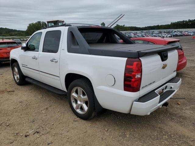 3GNTKGE37BG200639 - 2011 CHEVROLET AVALANCHE LTZ WHITE photo 2