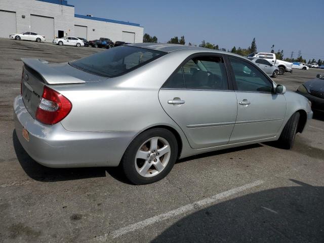 JTDBE32KX20039644 - 2002 TOYOTA CAMRY LE GRAY photo 3