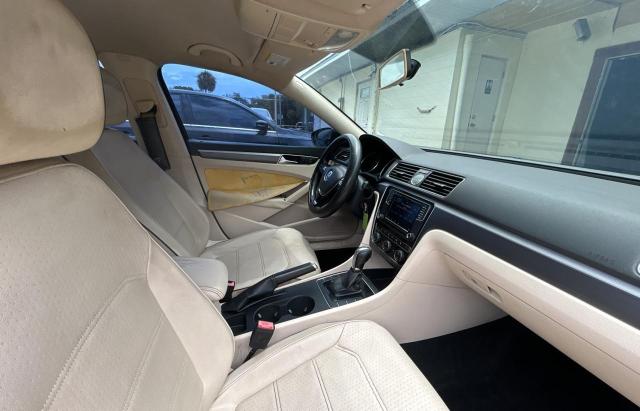 1VWDT7A36HC068854 - 2017 VOLKSWAGEN PASSAT R-LINE შავი ფოტო 5