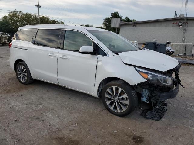 KNDMC5C10J6422858 - 2018 KIA SEDONA EX WHITE photo 4