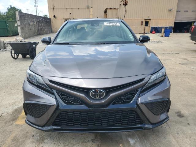 4T1T11AKXRU868069 - 2024 TOYOTA CAMRY SE NIGHT SHADE CHARCOAL photo 5